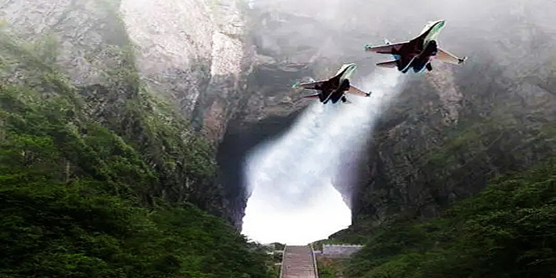 Fly through Tianmen Cave_r.jpg