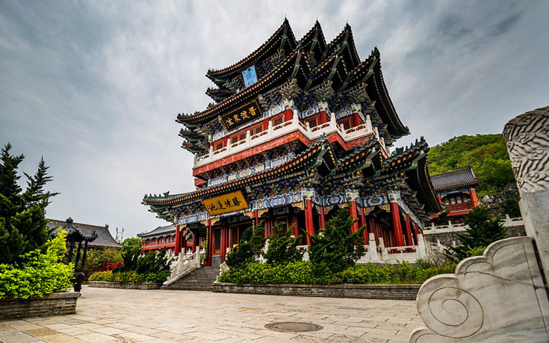 Tianmen Mountain Temple.jpg