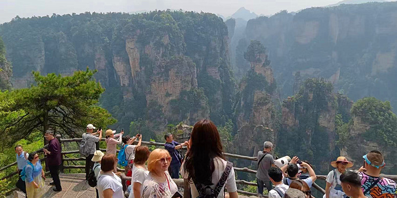 Enchanting Plateform Zhangjiajie.jpg