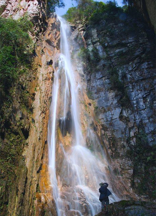 Longquan Waterfall Yangjiajie.jpg