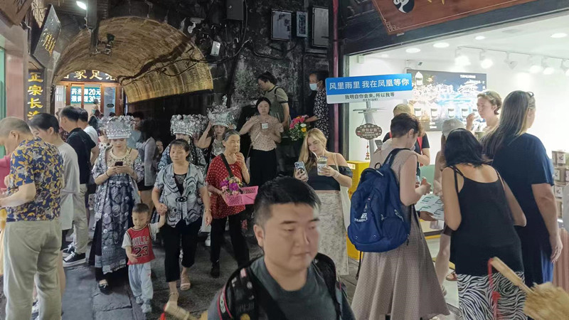 Zhangjiajie Travel Guide To Fenghuang Town shopping.jpg