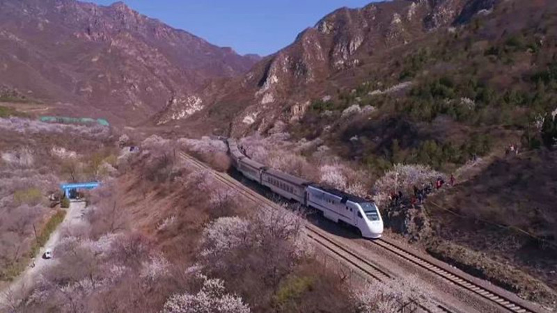 Train to Juyongguan Great Wall in Spring.jpg