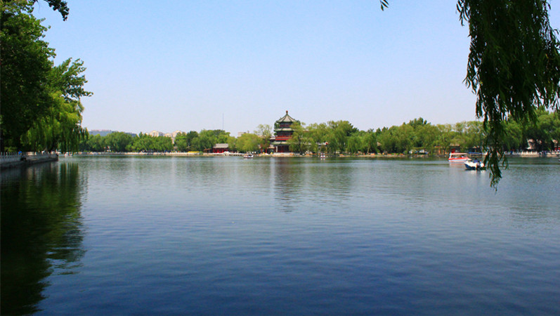 Beijing Shichahai Hutong.jpg