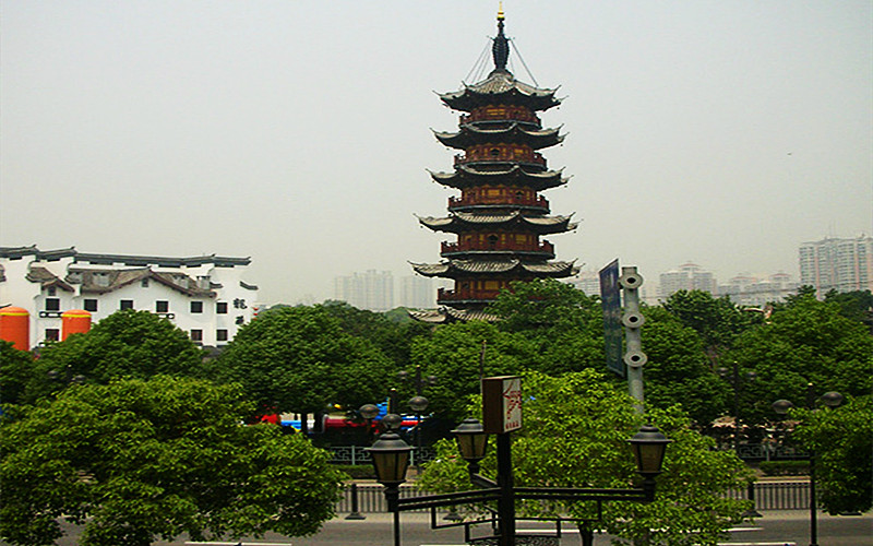 Longhua Temple Shanghai-01.jpg