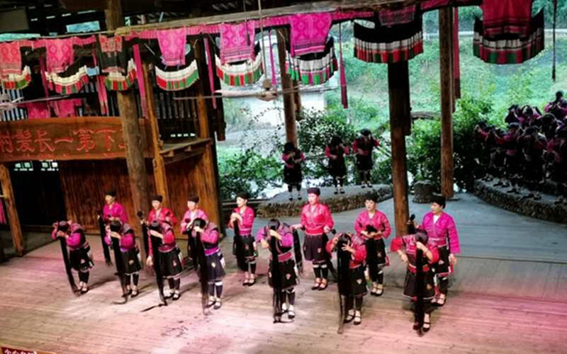 Huanglong Yao Village women's long hair show.jpg