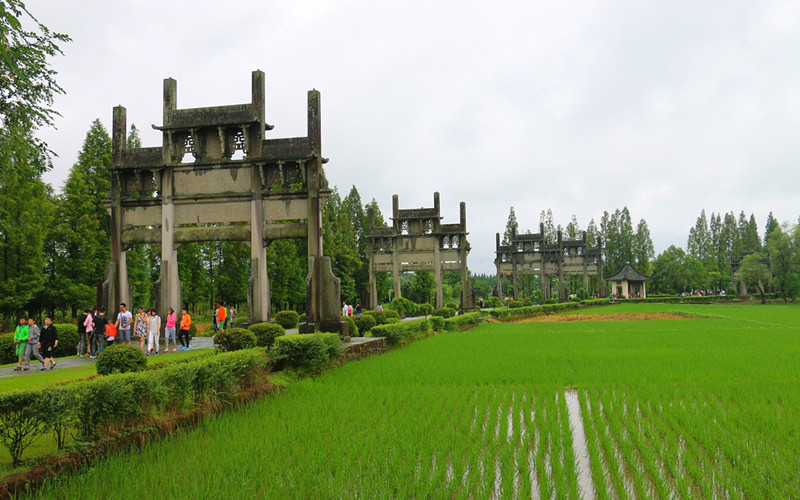 Tangyue Memorial Archways 1.jpg