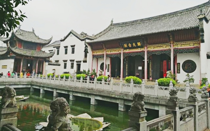 Guiyuan Temple 1.jpg