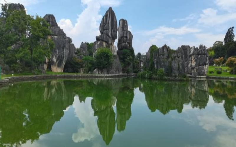 Yunnan Stone Forest travel.jpg