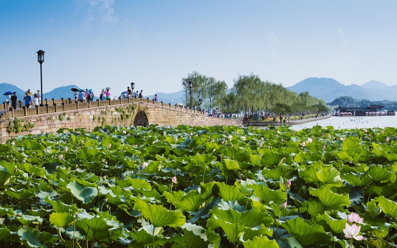 West Lake Hangzhou 2.jpg