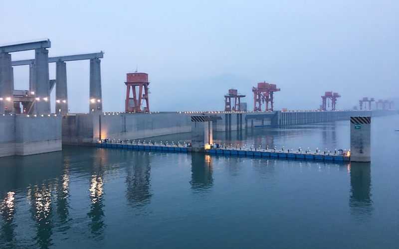 Three Gorges Dam 2.jpg