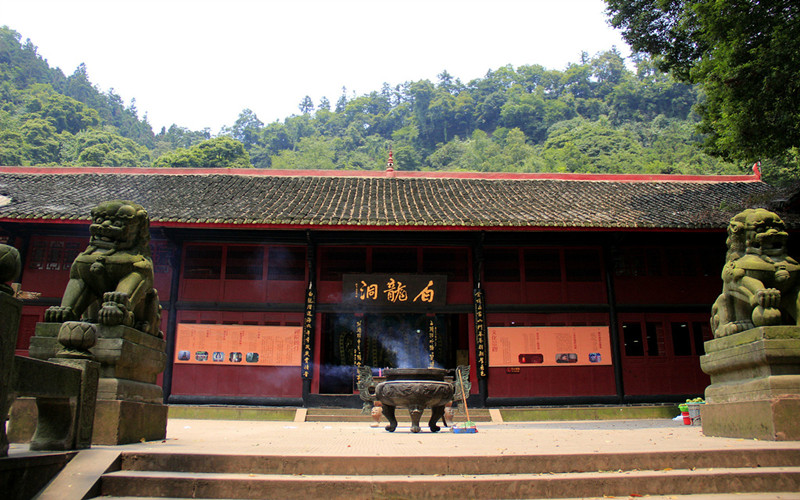 Bailongdong Temple in Emei Mountain