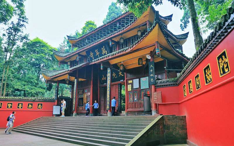 Wannian Temple in Emei Mountain