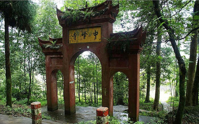  Zhongfeng Temple in Emei Mountain