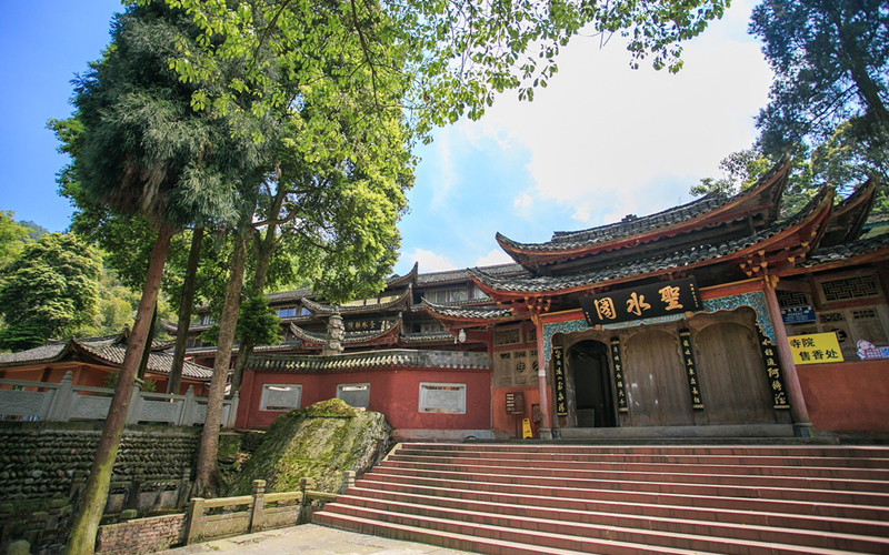 Shengshui Zen Temple in Emei Mountain