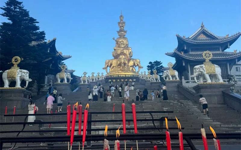 Golden Summit in Emei Mountain