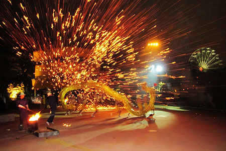 Chengdu Huanglongxi Fire Dragon Festival